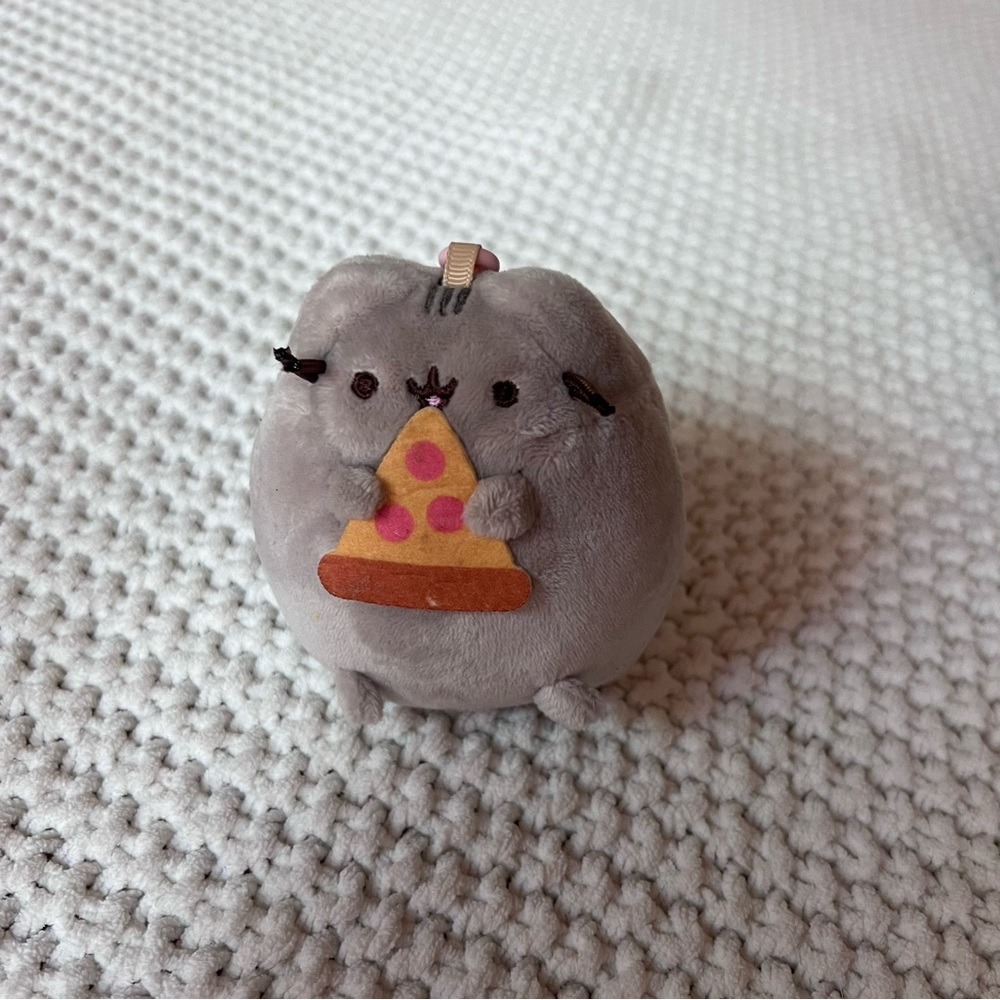 Pusheen Gray Cat Plush Keychain with Pizza Mini